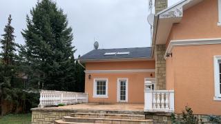 Rodinná vila k rekonstrukci 460 m² + 50 m² terasa, Praha 9 - Klánovice, pozemek 1167 m²