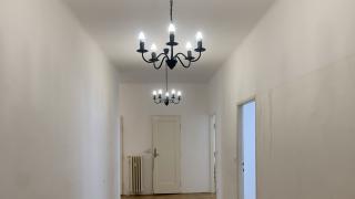 Velmi pěkný a prostorný světlý byt 4+kk cca 130 m2 s 3 neprůchozími pokoji a samostanpu kuchin.