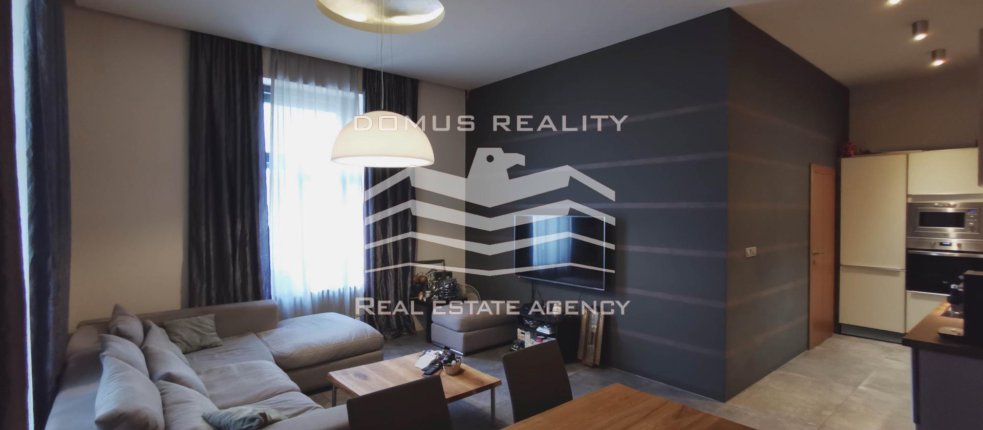 Společnost Domus Reality v exkluzivním zastoupení majitele nabízí k prodeji kompletně zrekonstruovaná byt 3+kk s celkovou plochou 63 m2.