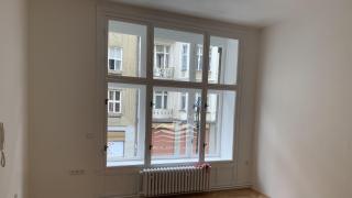 Nabízíme k pronájmu reprezentativní a zrekonstruovanou kancelář 3+1 o užitné velikosti 96 m² ve vyhledávané lokalitě na Praze 1.